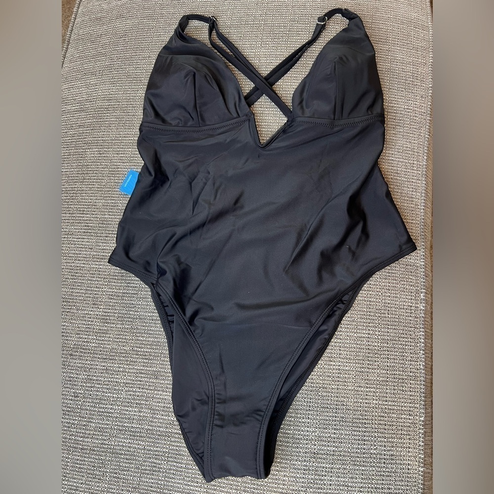 D14.02NWT CUPSHE One Piece Swimsuit Deep V Neck Crisscross Back Adjustable Strap
